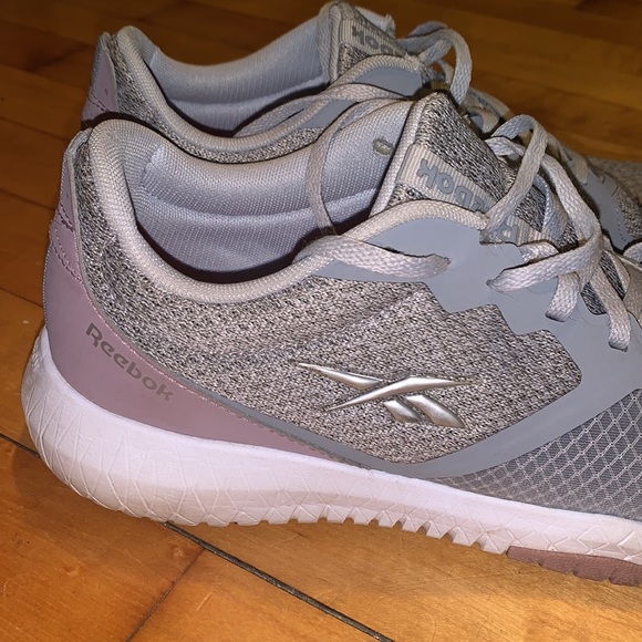 Reebok - Picture 4 of 7